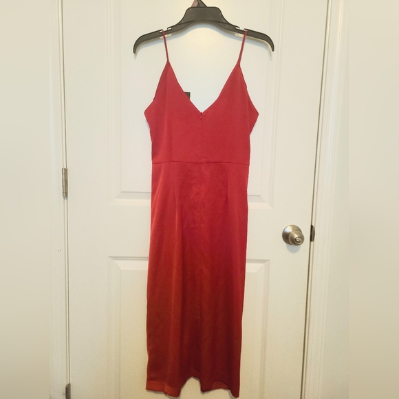 Women’s Taylor Red Satin Crepe Twist Knot Front Midi Dress - Picture 3 of 5